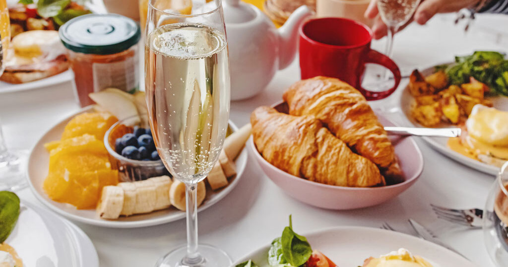 Sektfrühstück mit Lachs